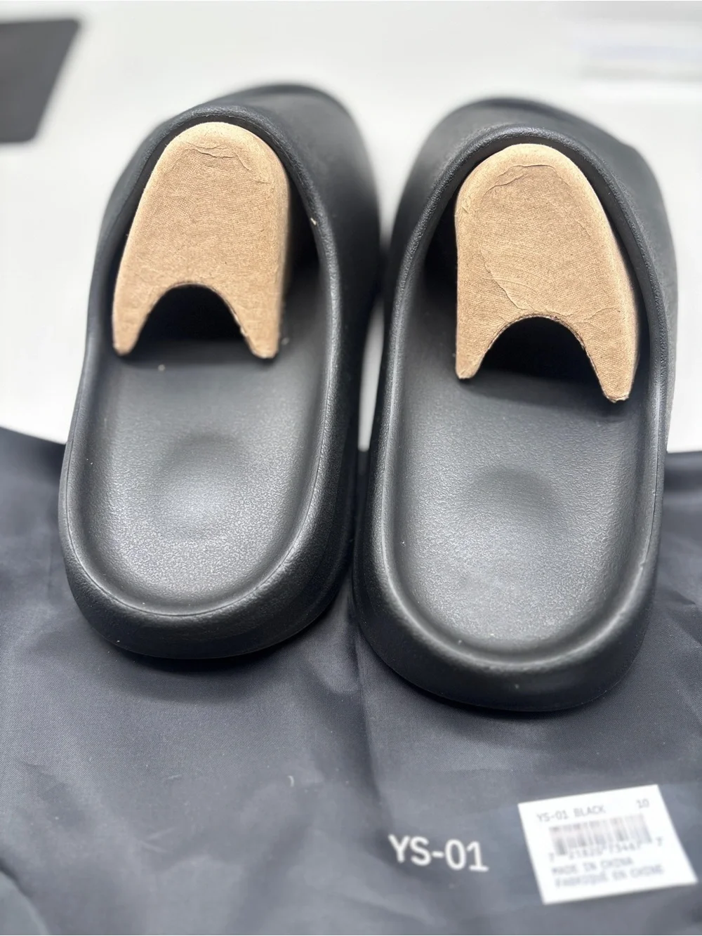 Yeezy YZY YS-01 Black Foam Slides Men’s Size 10 New With Dust Bag